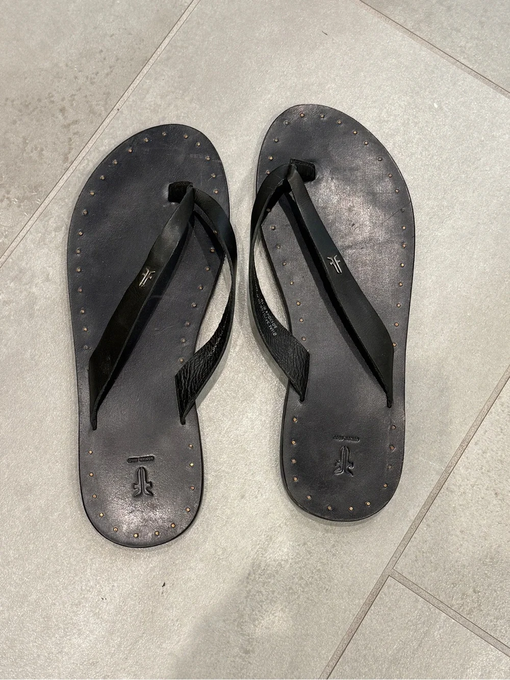 Frye Black Leather Thong Sandals
